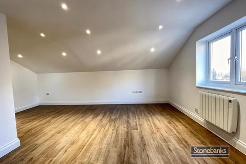Studio to rent, Windsor Street, Uxbridge UB8