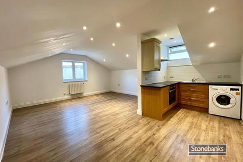 Studio to rent, Windsor Street, Uxbridge UB8