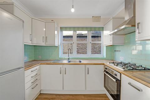 2 bedroom apartment for sale, Uxbridge Road, Hampton Hill TW12