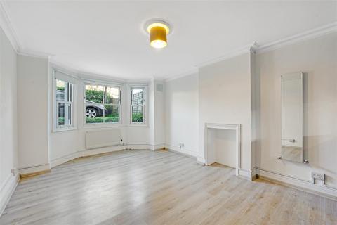 2 bedroom apartment for sale, Uxbridge Road, Hampton Hill TW12