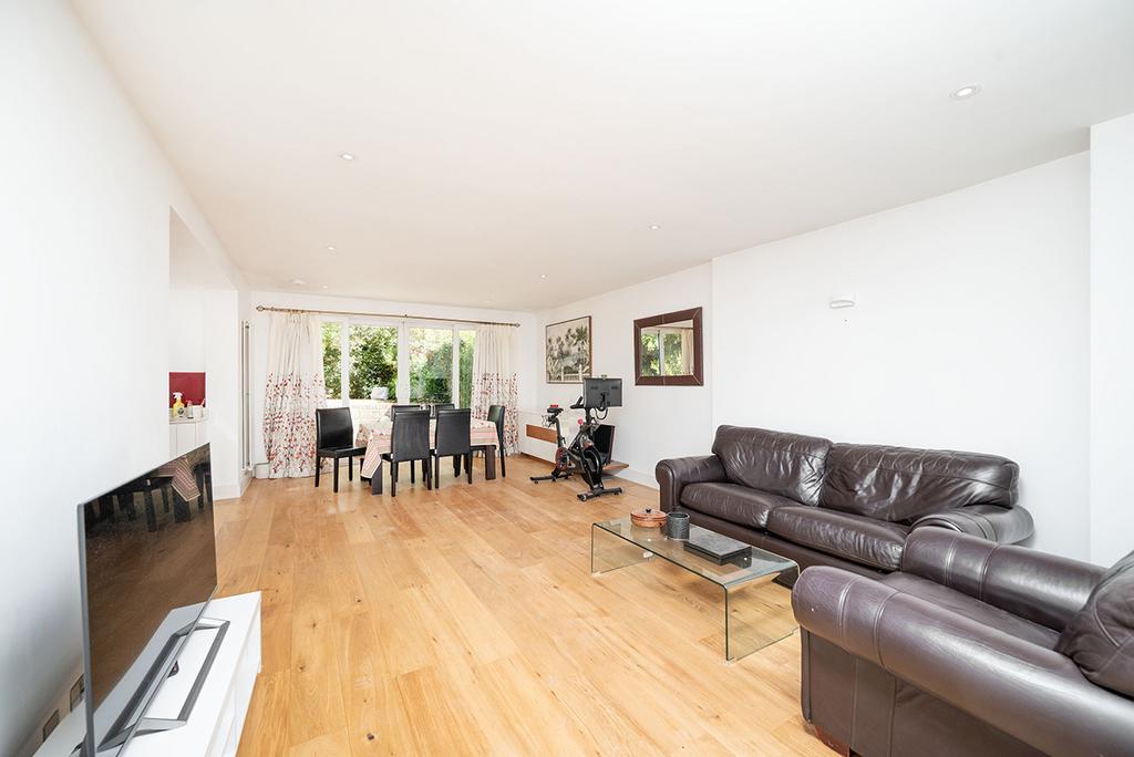 House in London, South Hampstead - View 2