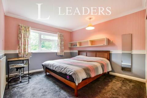 undefined, Willow Court, Willow Bank, M14