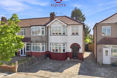 Buckingham Close, Enfield, EN1