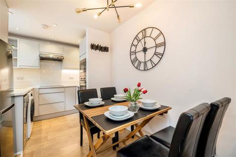2 bedroom flat to rent, London Mews, London W2
