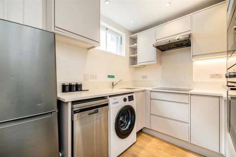 2 bedroom flat to rent, London Mews, London W2