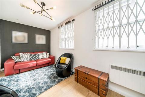 2 bedroom flat to rent, London Mews, London W2