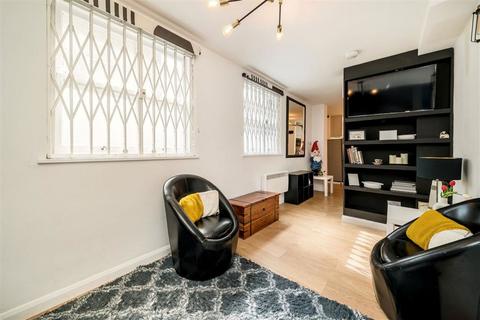 2 bedroom flat to rent, London Mews, London W2