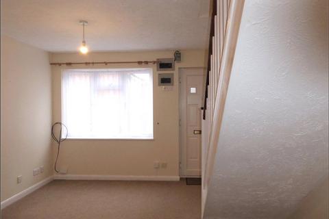 2 bedroom house to rent, Pytchley Close, Luton LU2