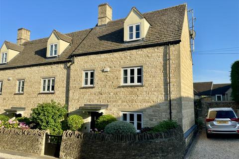 2 bedroom end of terrace house for sale, King Charles Place Stow-on-the-Wold.