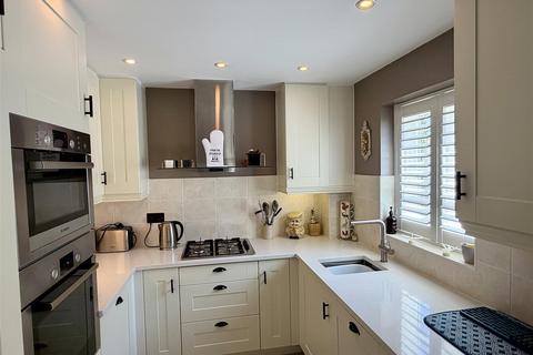 2 bedroom end of terrace house for sale, King Charles Place Stow-on-the-Wold.