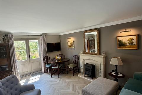 2 bedroom end of terrace house for sale, King Charles Place Stow-on-the-Wold.