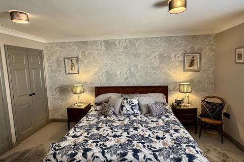 2 bedroom end of terrace house for sale, King Charles Place Stow-on-the-Wold.