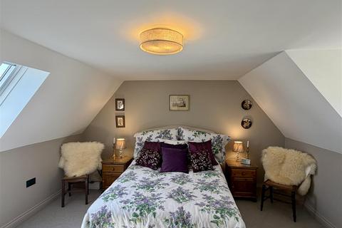 2 bedroom end of terrace house for sale, King Charles Place Stow-on-the-Wold.