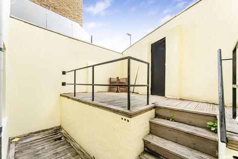 2 bedroom ground floor flat for sale, East India Dock Road, London, London, E14