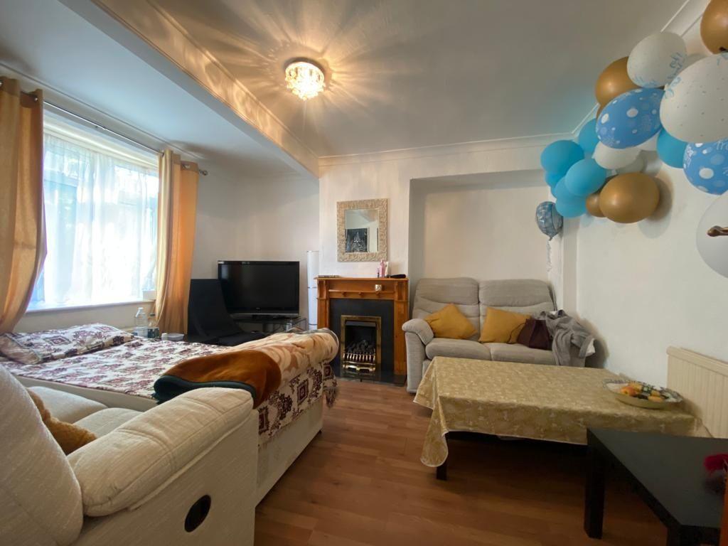 House in Morden - More
