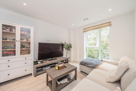 3 bedroom house to rent, Clovelly Road, Hounslow TW3