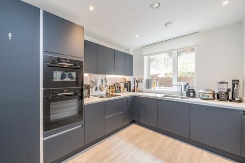3 bedroom house to rent, Clovelly Road, Hounslow TW3