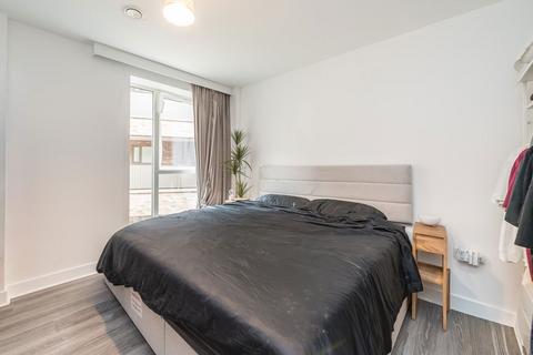 3 bedroom house to rent, Clovelly Road, Hounslow TW3