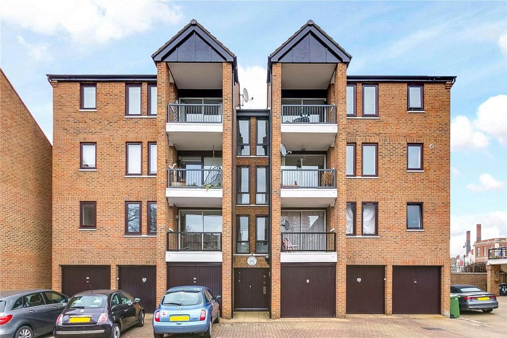 Apartment in London - More