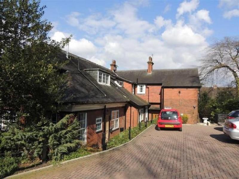 Buxton Old Road, Disley, Stockport. SK12 2BB 1 bed apartment £575 pcm