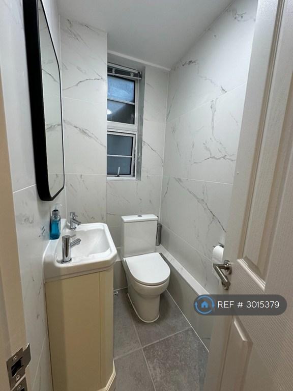 House in London - View 5