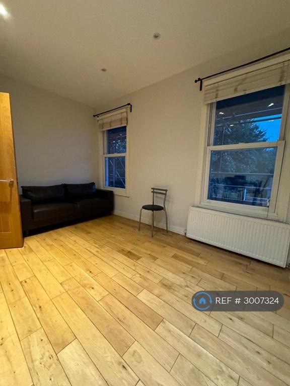 Apartment in London - View 3