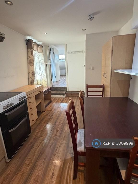 House in London - View 2