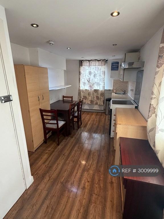 House in London - View 5