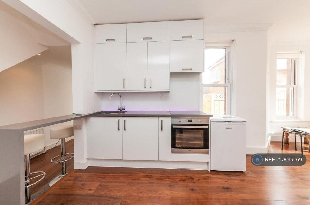 House in London - View 2
