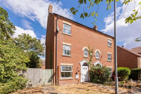 4 bedroom semi-detached house for sale, Parsons Road, Langley  SL3