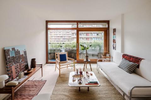 2 bedroom flat for sale, Defoe House, London