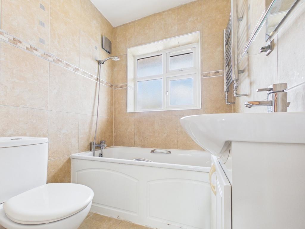 House in London, Lower Feltham, Feltham - View 3
