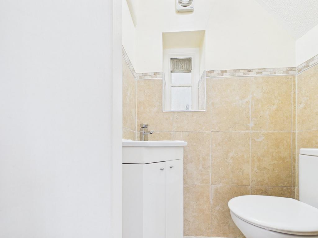 House in London, Lower Feltham, Feltham - View 5