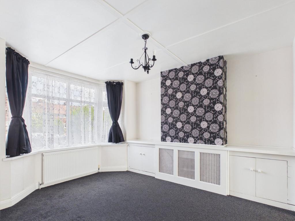 House in London, Lower Feltham, Feltham - More