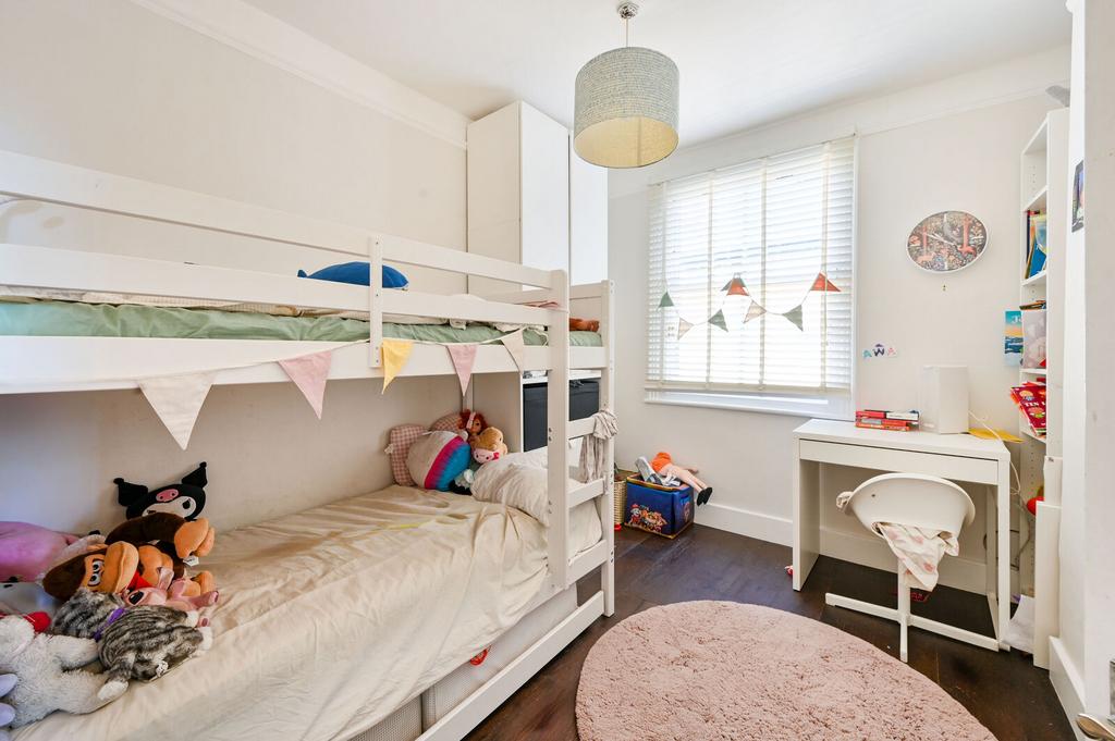 Apartment in London, Mortlake - More