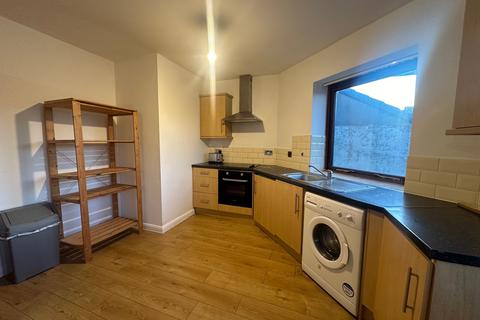2 bedroom apartment to rent, 2 Common Road, HUDDERSFIELD