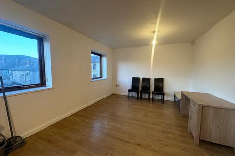 2 bedroom apartment to rent, 2 Common Road, HUDDERSFIELD