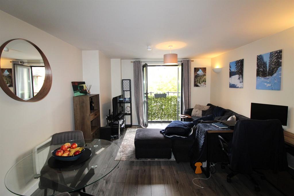 Apartment in Leeds, West Yorkshire - View 3