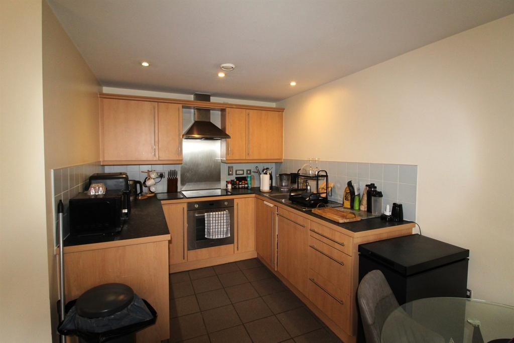 Apartment in Leeds, West Yorkshire - View 5