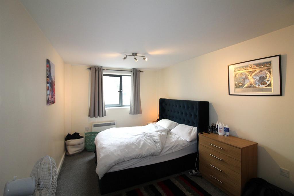 Apartment in Leeds, West Yorkshire - More