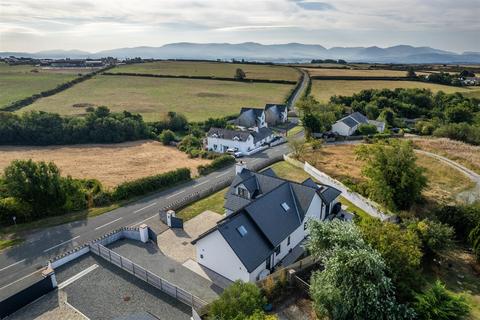 undefined, Ty Hebog, Llanddona