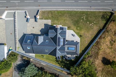 undefined, Ty Hebog, Llanddona