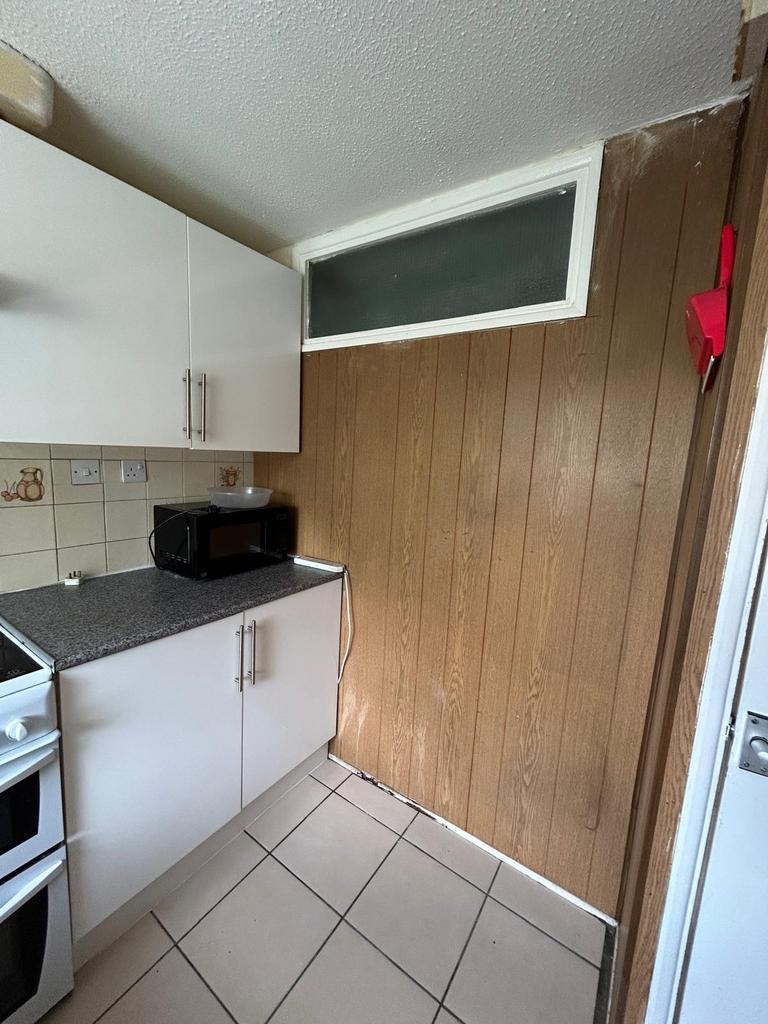 Apartment in ILFORD - View 3
