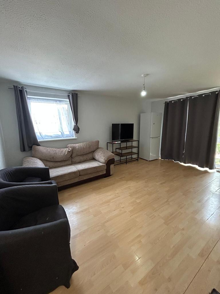 Apartment in ILFORD - View 5