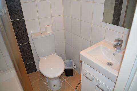 Studio to rent, Deans Lane, Edgware, HA8