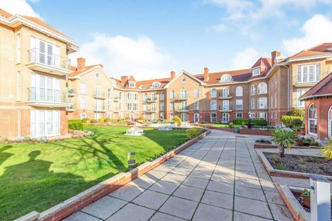 2 bedroom flat for sale, Richmond Court Gardens, Cromer