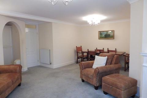 2 bedroom flat for sale, Richmond Court Gardens, Cromer