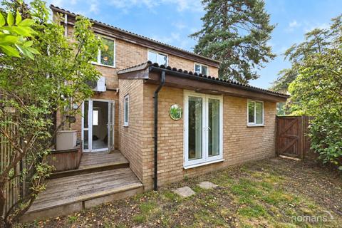 3 bedroom semi-detached house to rent, Pembroke, Bracknell, RG12