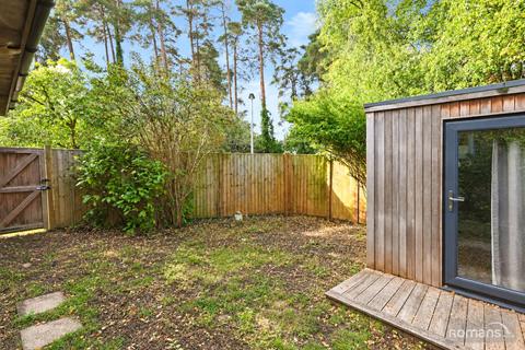 3 bedroom semi-detached house to rent, Pembroke, Bracknell, RG12