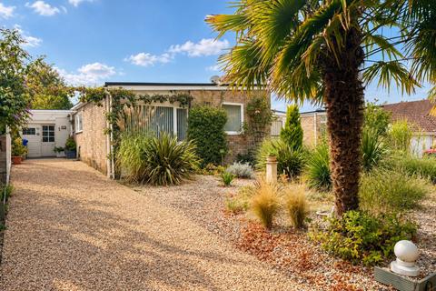 3 bedroom detached bungalow for sale, Rembrandt Gardens, Bury St. Edmunds IP33
